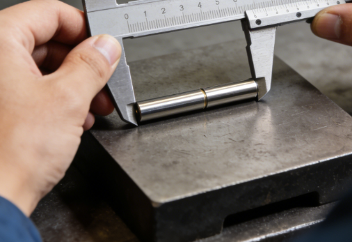 注塑模具首選鴻仁威爾