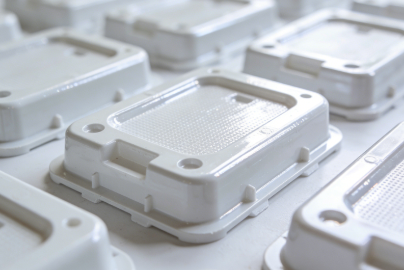 注塑模具首選鴻仁威爾